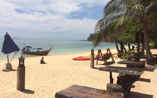 Koh Ngai Paradise Beach Resort