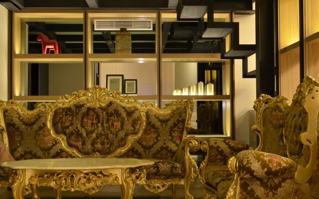 Amici Hotel Six Star Hostel