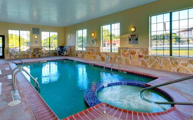 Quality Inn & Suites Glen Rose