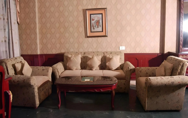 Hotel Diplomat Residency