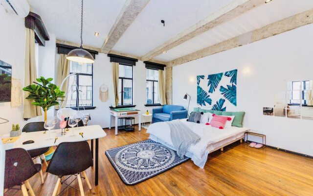 Lazy Apartment - The Bund