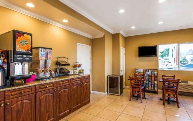 Rodeway Inn & Suites Corona