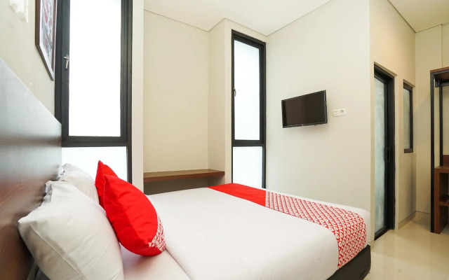 The Colins by OYO Rooms