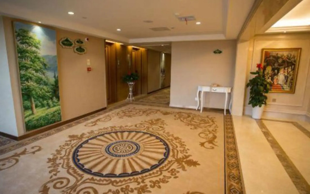 Vienna Hotel (Changsha Kaifu District Zhengfu Metro Station)