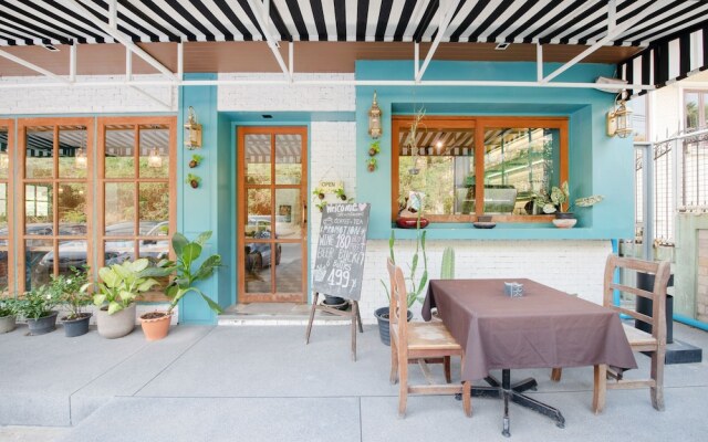 Blooming Hill Boutique Suites