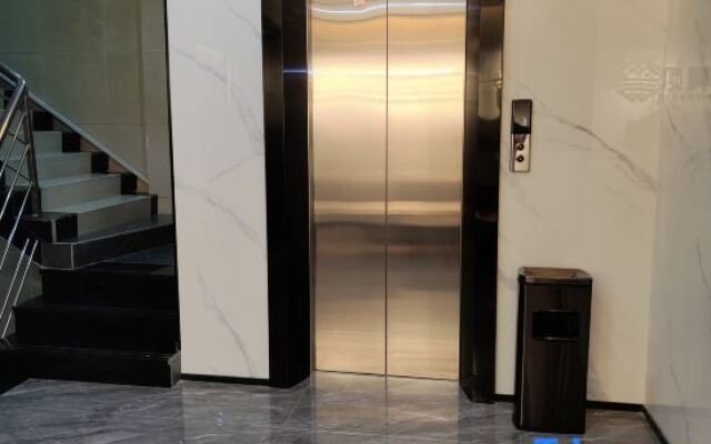 Yunding Smog Hotel (Shenzhen Lushan Scenic Area Liantang Subway Station)