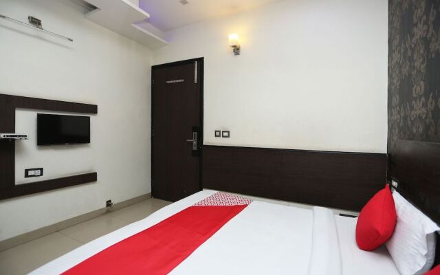 Hotel Galaxy by OYO Rooms