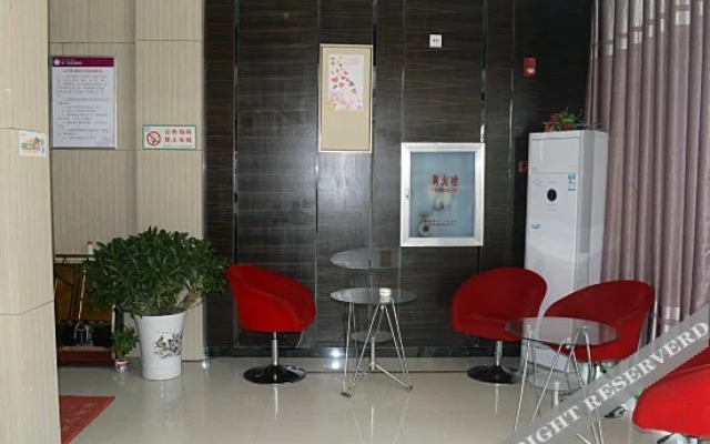 SET Chain Hotel (Xiangyang Yiwu Trade City)