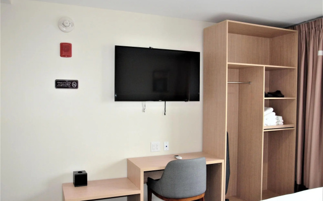 Lic Plaza Hotel