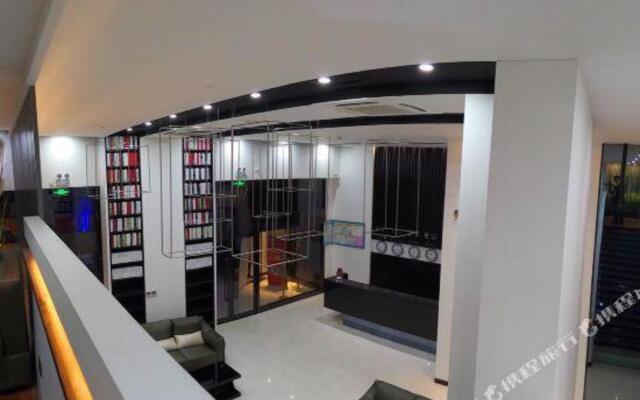 H Hotel (Xuchang Liuyi Road Times Square Boutique)