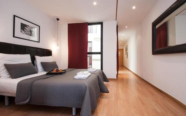 Liceu Apartments by gaiarooms