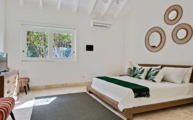 Oceanfront Golf Course Estate w Pool Guest House