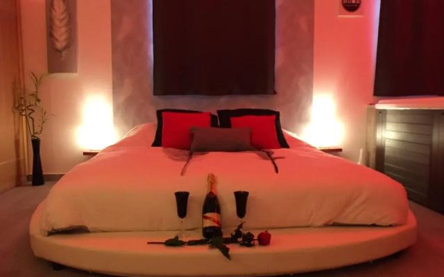 Suite Cupidon- Domaine des trois châteaux