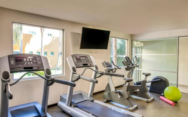 Fiesta Inn Express San Luis Potosí Oriente