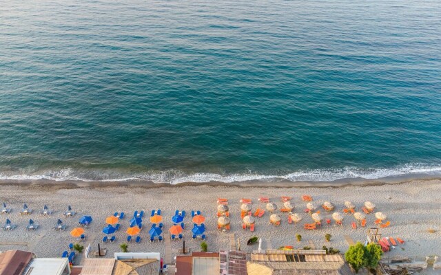 Melina Beach Hotel