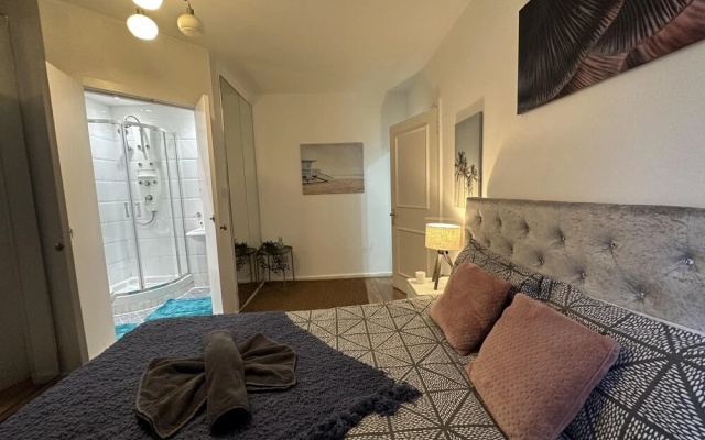Gorgeous 4 Bedrooms, 5-baths House Central London
