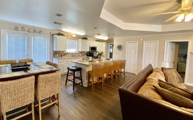 Smile N Wave 3 Bedroom Home by Redawning