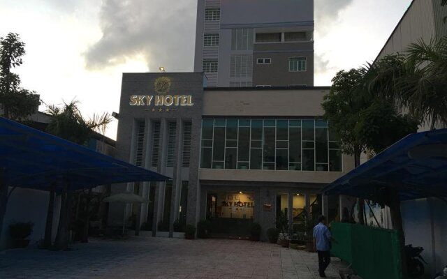 Sky Hotel by Zuzu