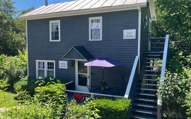 Family Farmhouse Inn