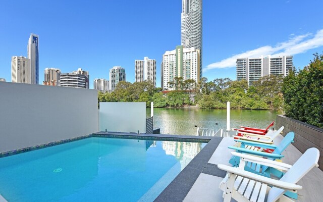 Gold Coast Private Villas - Waterfront Villas