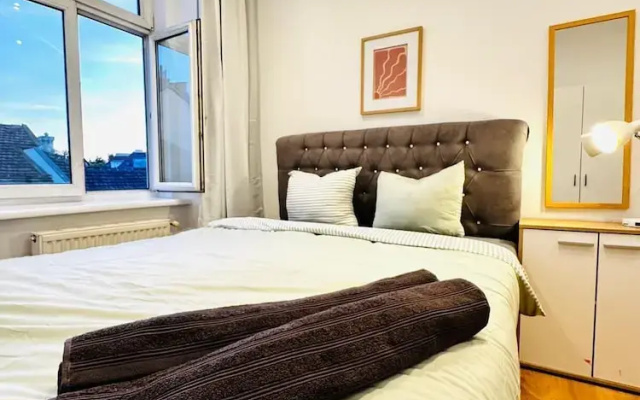Cozy 4BR Apartment Near Kaufpark