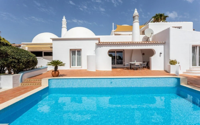 Casa Cinco Cupulas AM
