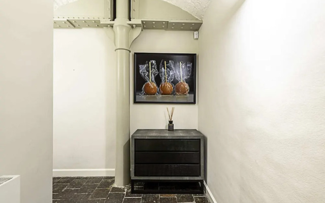 Charming Home in St Katharine Docks