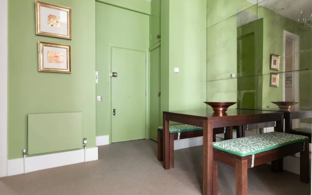 Southwell Gardens II by Onefinestay