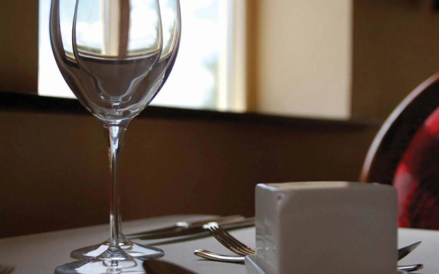 Best Western Plus Pastures Hotel