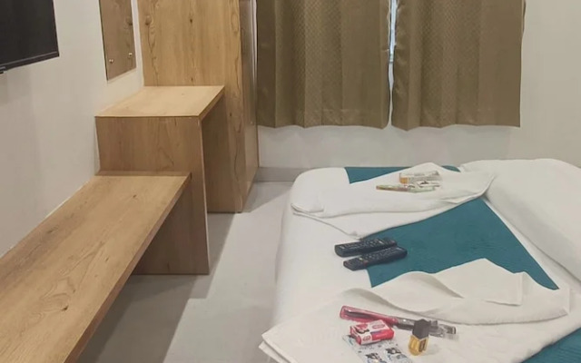 Hotel Shree Sai Dham Near New Delhi Railway Station, Paharganj