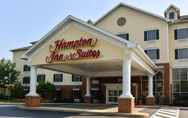 Hampton Inn & Suites State College at Williamsburg Square