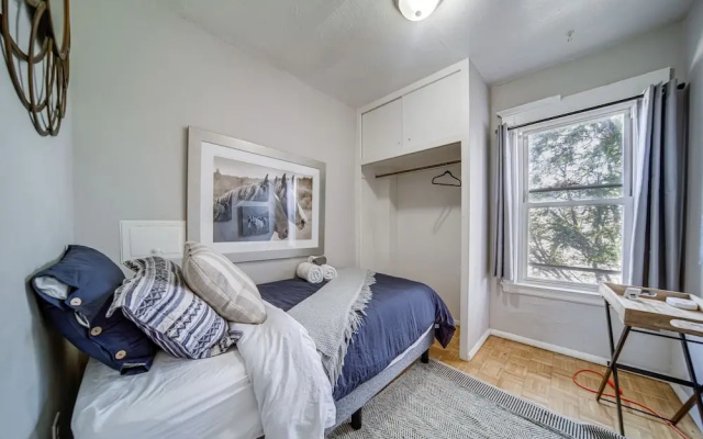Pet-friendly Cleveland Townhome, 2 Mi to Downtown!