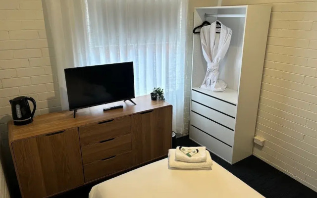 Riverwood Hotel - Adults Only