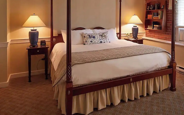 Cape Arundel Inn - Club House
