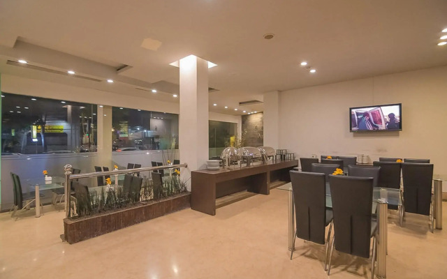 RedDoorz Premium near Paris Van Java Mall