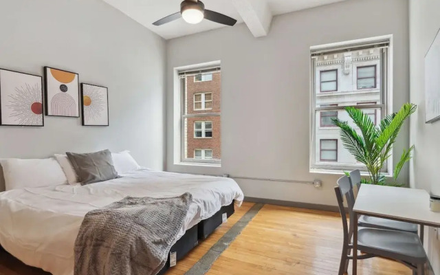 Spacious 2BR Downtown Retreat