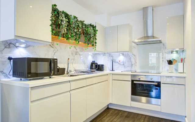 Modern Greenwich Flat With Parking