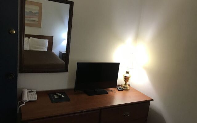 Colonial Inn Dyersville