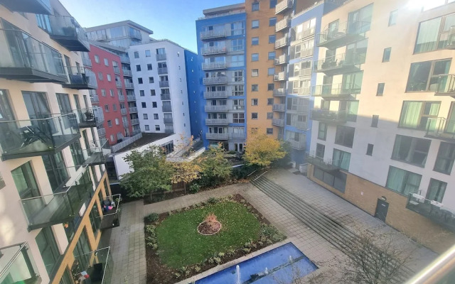 2Bed-2Bath Flat - Gym Pool Balcony Lift