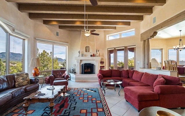Dorthia Garden Retreat & Views