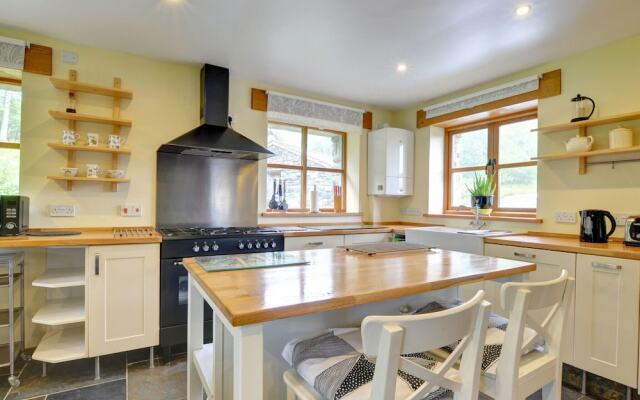 Spacious Holiday Home in Ganllwyd near River