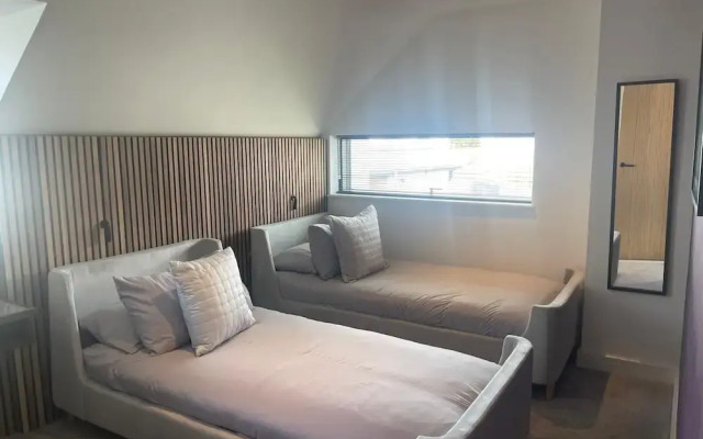 Ty Cyfoes - Luxurious 4 Bedroom - St. Florence