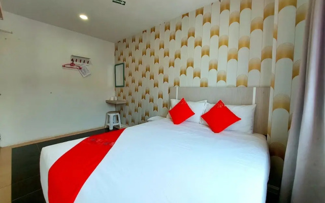 Oyo 44108 Good 2 Stay Hotel