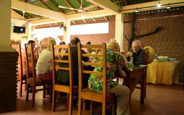 Hotel Athgira