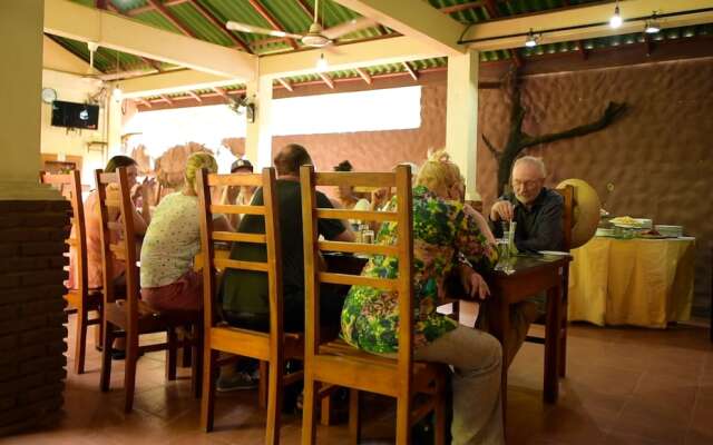 Hotel Athgira
