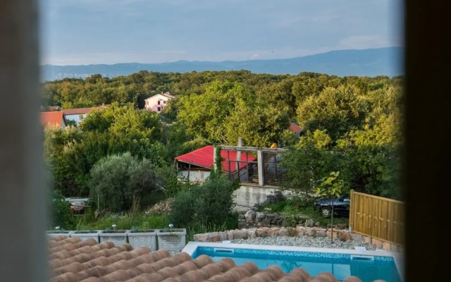 Peace - Rustic With Pool - H