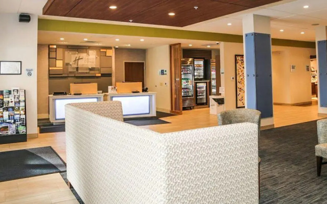 Holiday Inn Express & Suites Kingston-Ulster