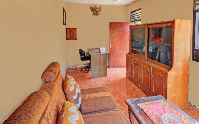 SPOT ON 92028 Hotel Surya Near Pelabuhan Gilimanuk