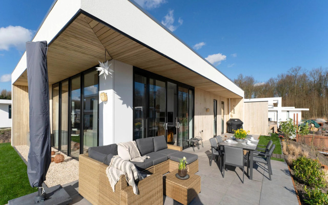 Family Villa With Garden and Jetty