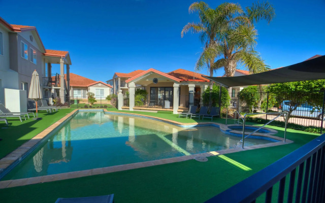Meridian Resort Beachside